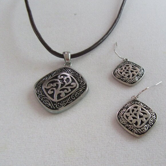 Lia Sophia 'Sheridan' silver & black enamel pendant necklace & earrings - Picture 2 of 9